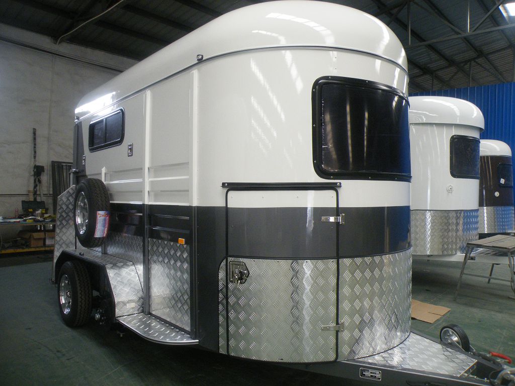 Deluxe Type Horse Float for 2 Horses