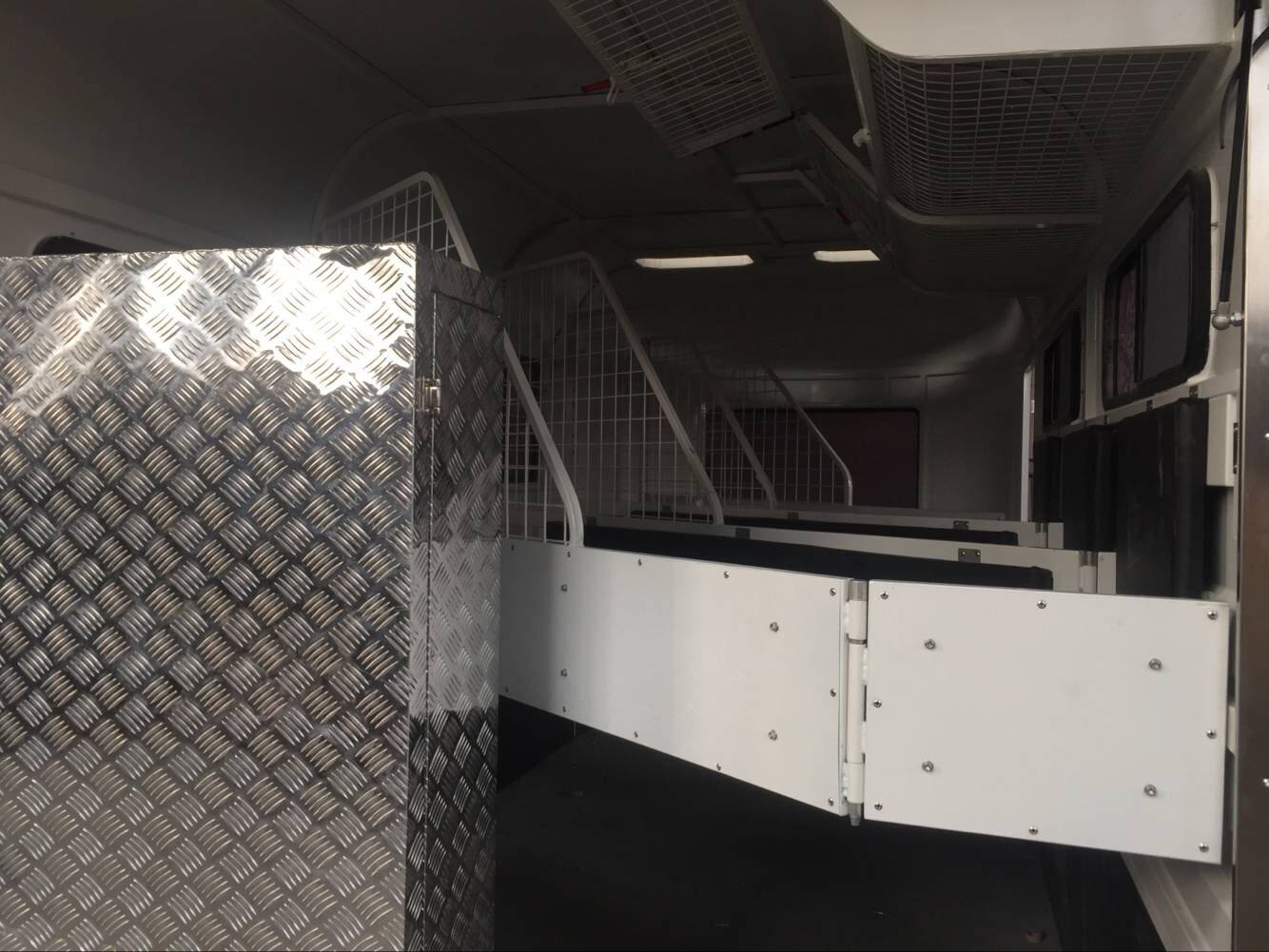 Angle Load Horse Float for 3 Horses