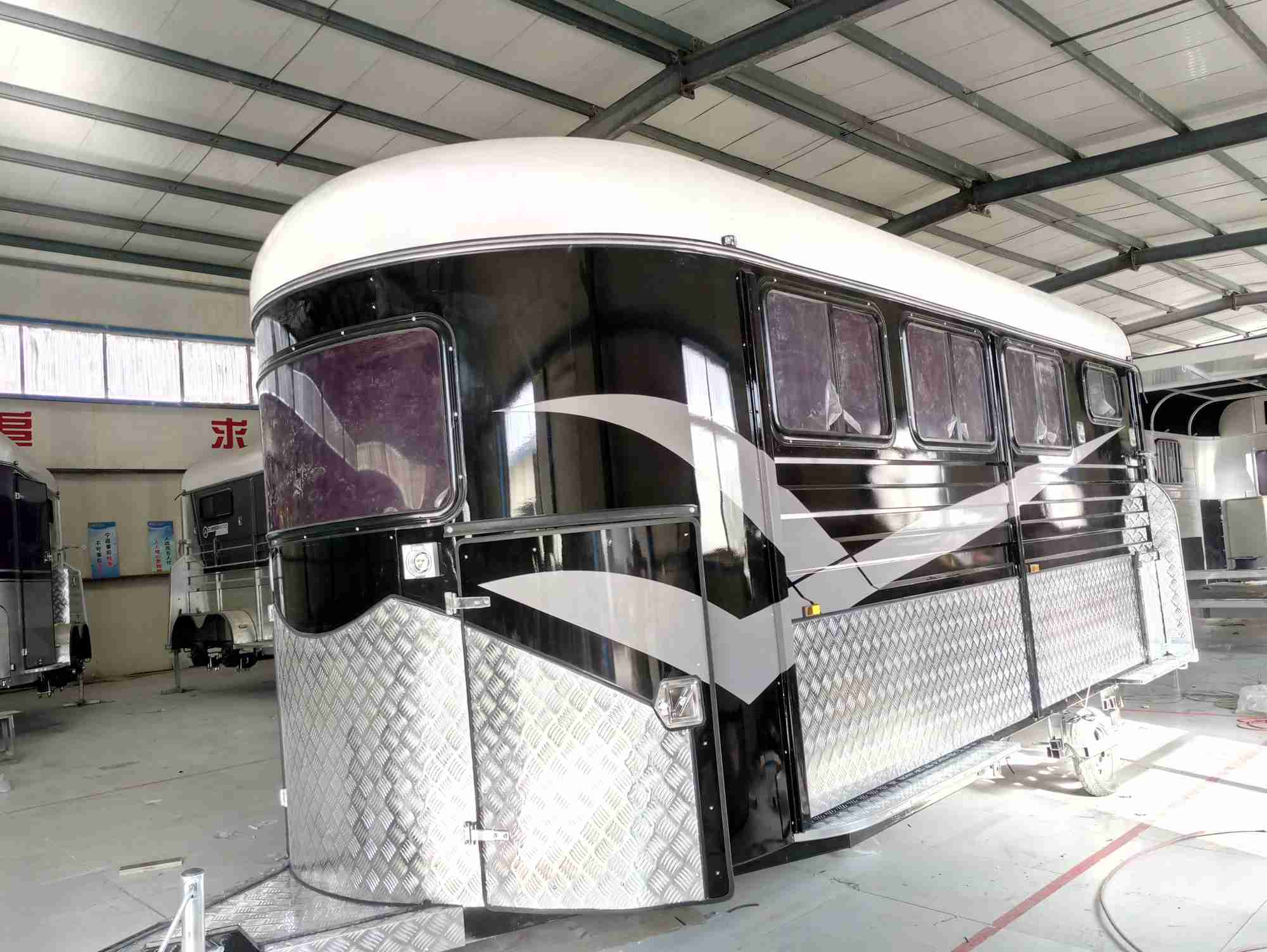 Deluxe Type Horse Float for 3 Horses 