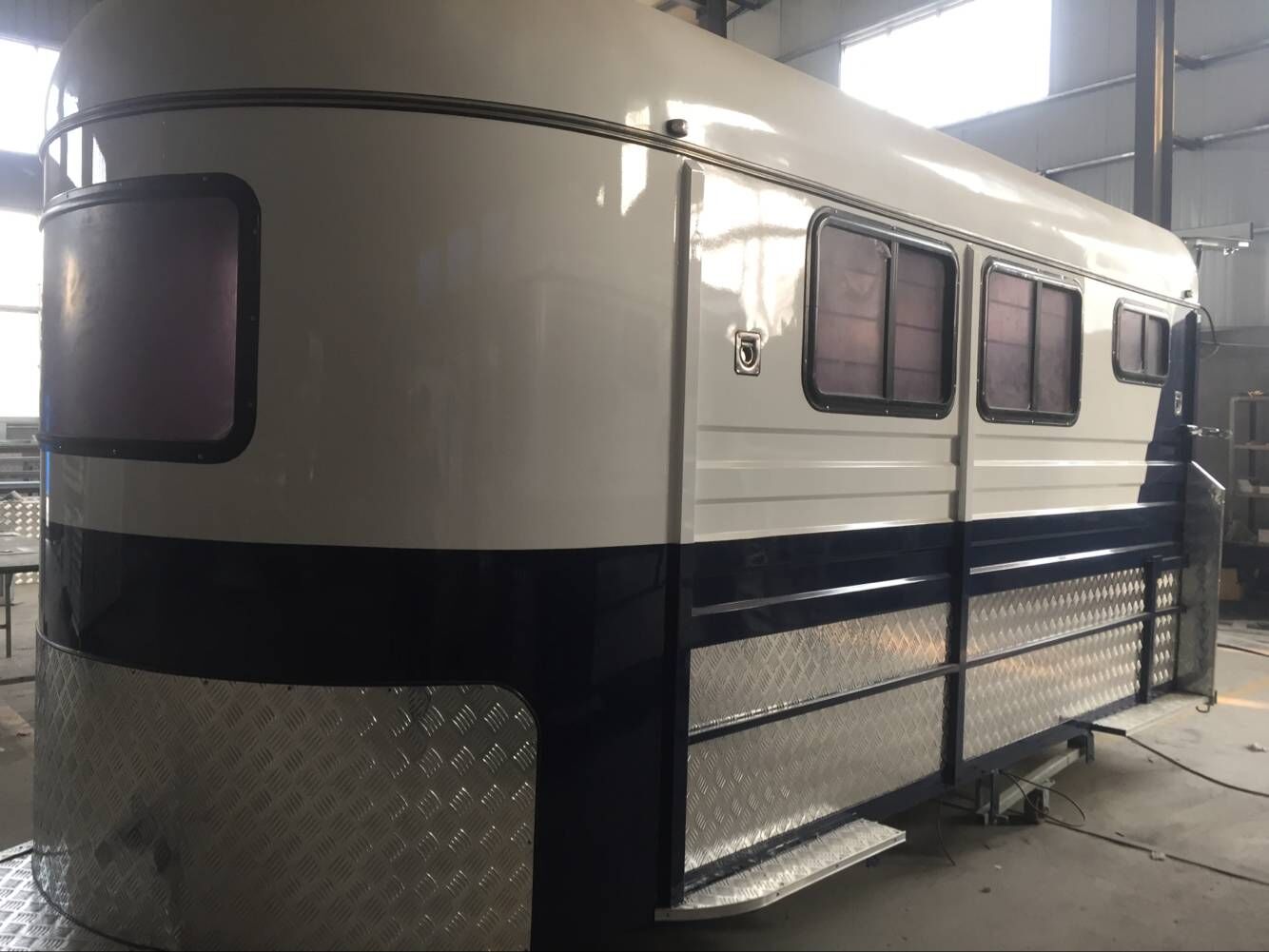 Angle Load Horse Float for 3 Horses