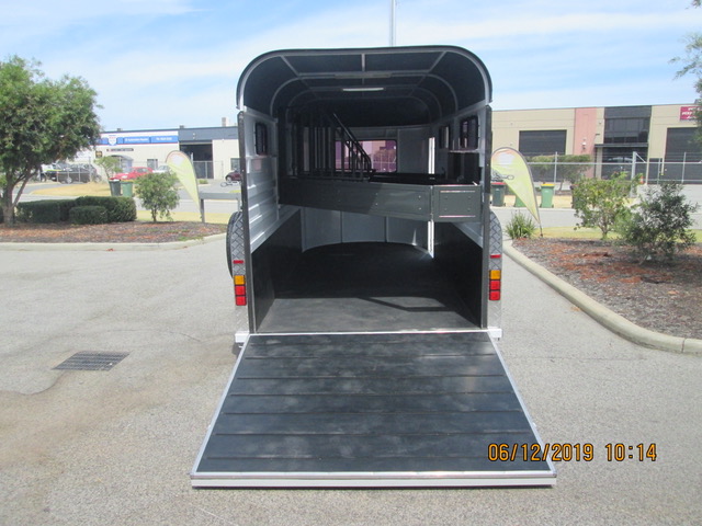 Angle Load Horse Float for 2 Horses