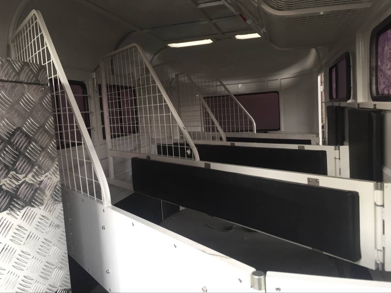 Angle Load Horse Float for 3 Horses