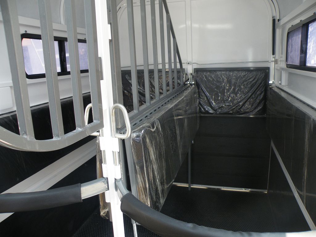 Deluxe Type Horse Float for 2 Horses