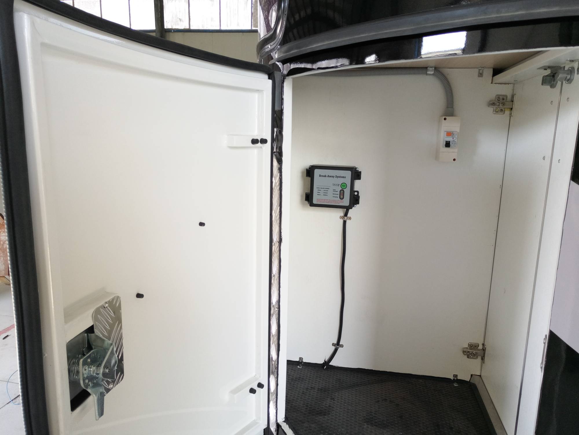 Deluxe Type Horse Float for 3 Horses 