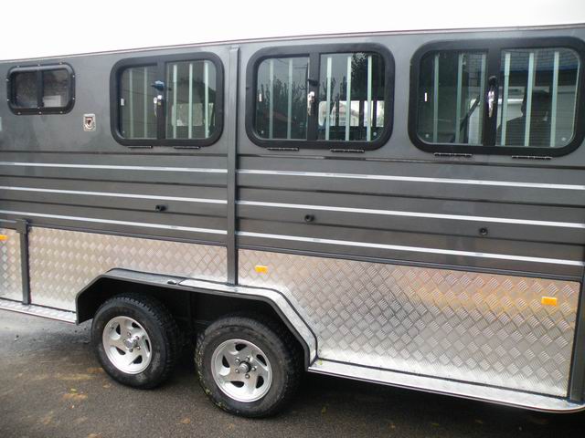 Deluxe Type Horse Float for 3 Horses 