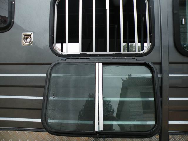 Deluxe Type Horse Float for 3 Horses 