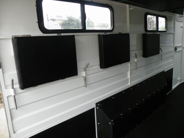 Deluxe Type Horse Float for 3 Horses 