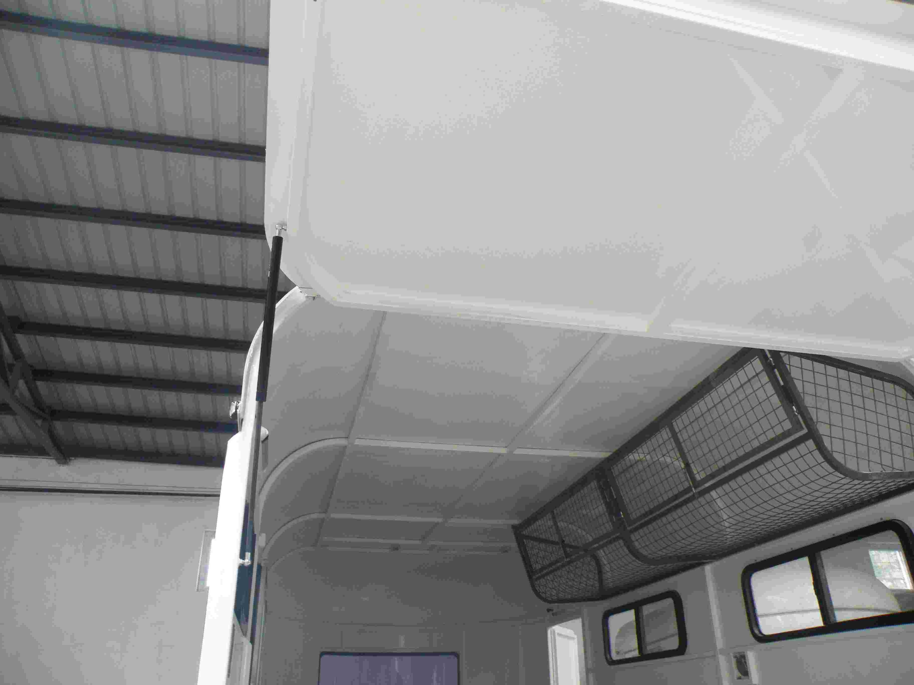 Angle Load Horse Float for 3 Horses