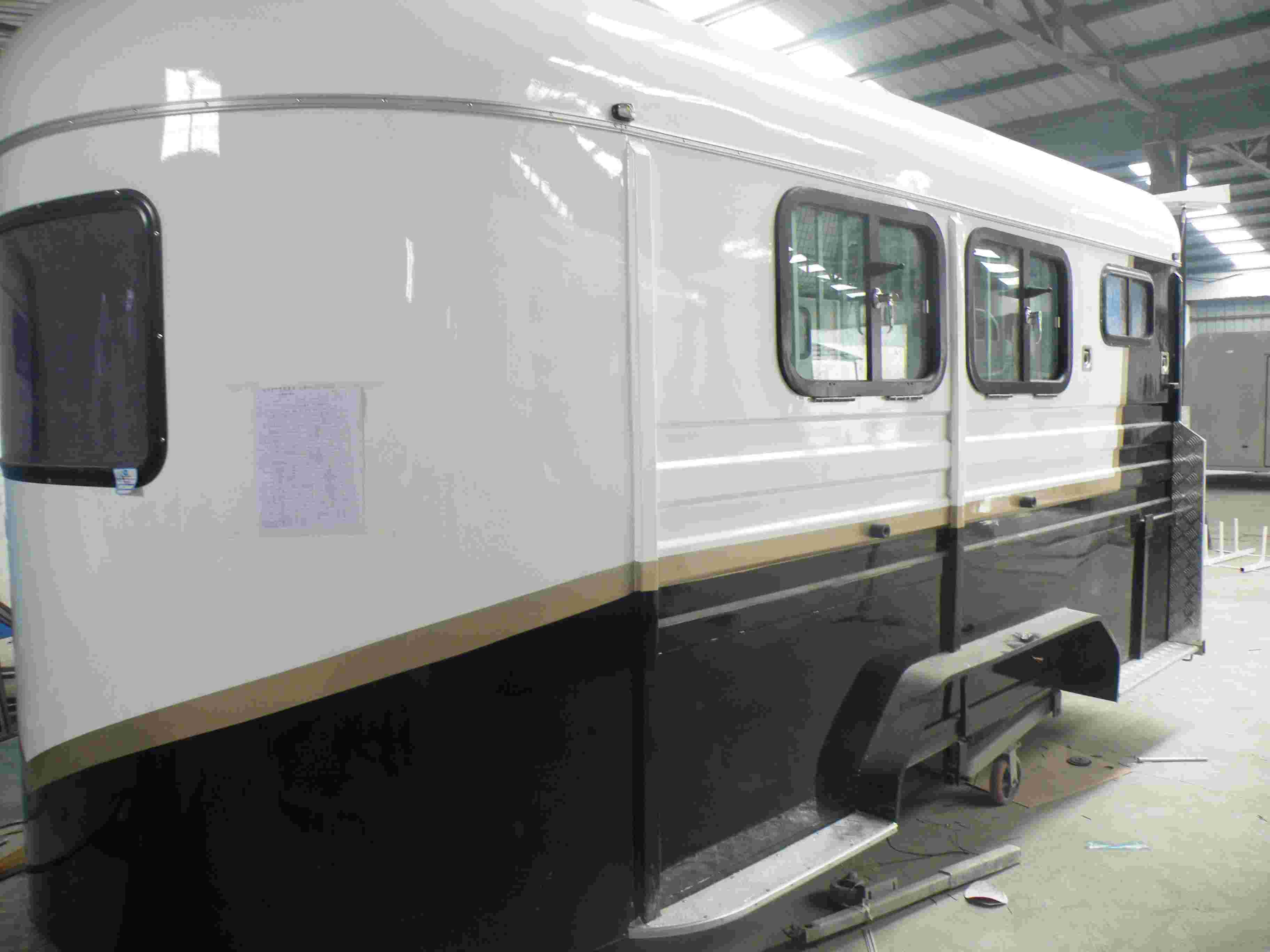 Angle Load Horse Float for 3 Horses