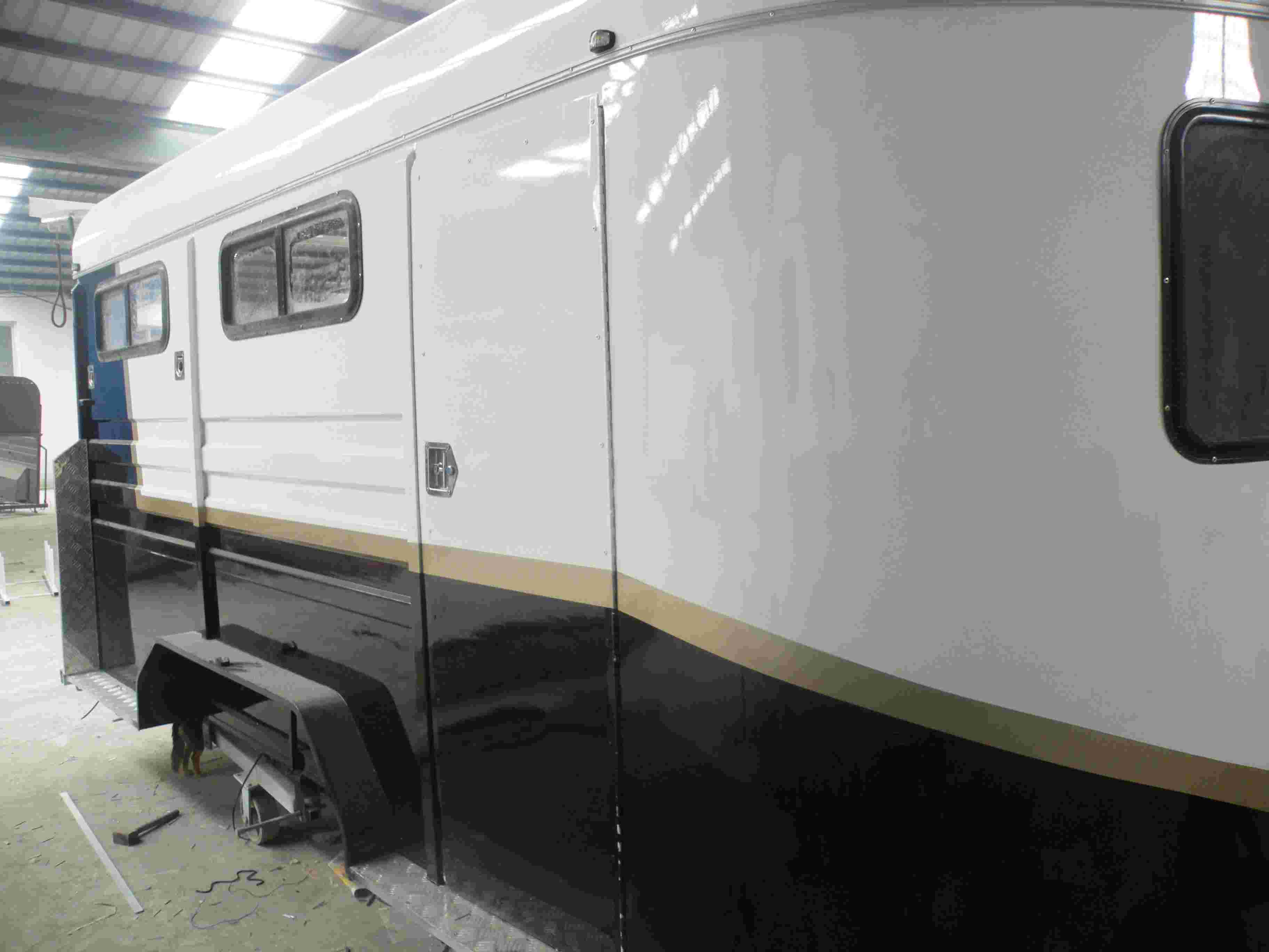 Angle Load Horse Float for 3 Horses