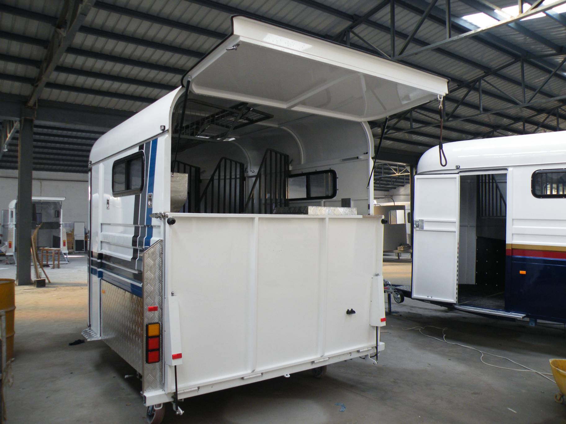 Lengthened Angle Load Horse Float for 2 Horses