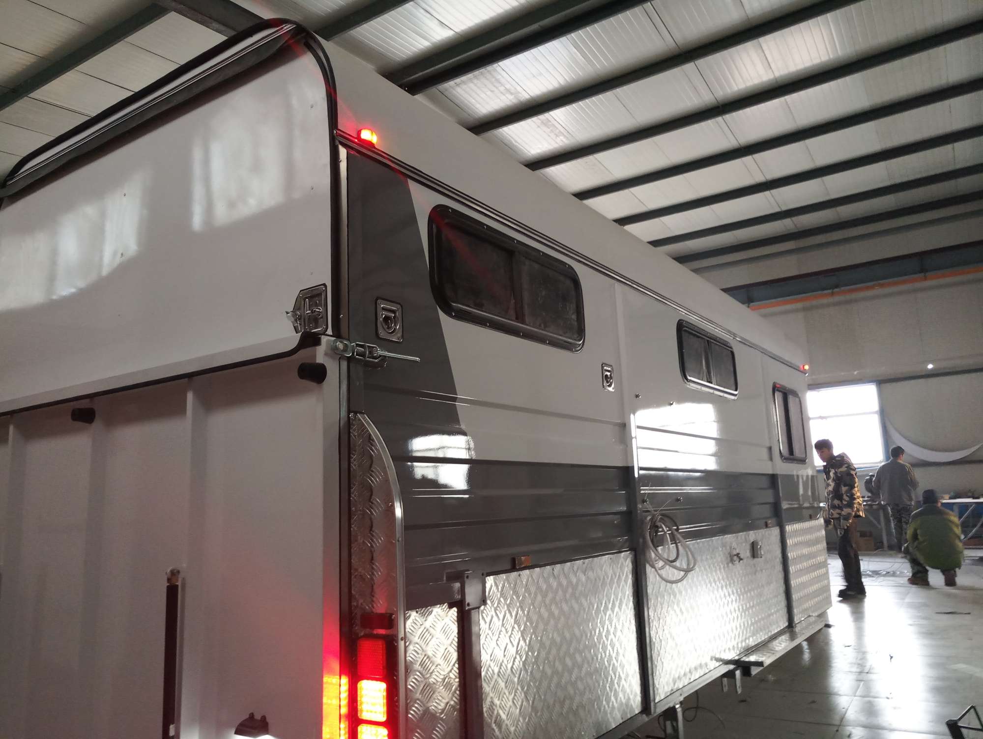 Deluxe Type Horse Float for 3 Horses 