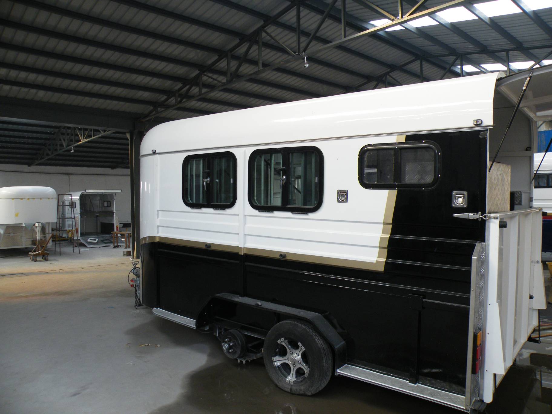 Lengthened Angle Load Horse Float for 2 Horses