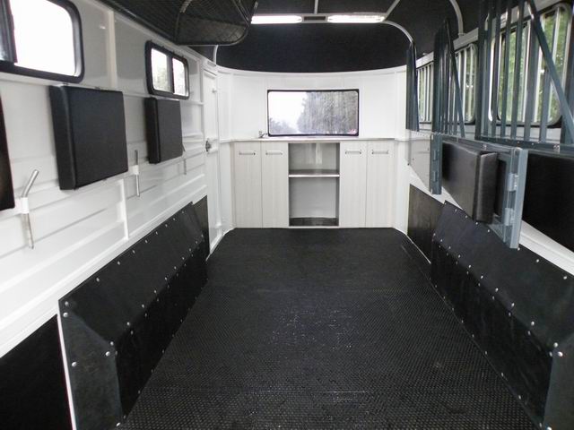 Deluxe Type Horse Float for 3 Horses 