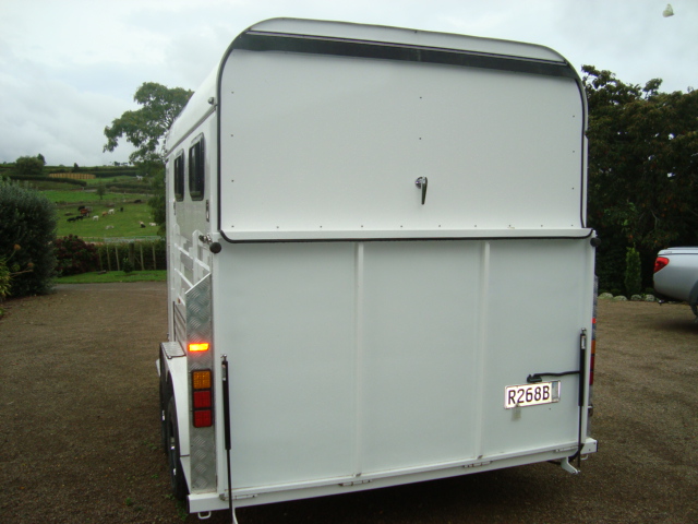 Deluxe Type 2 Horses Angle Load Horse Trialer