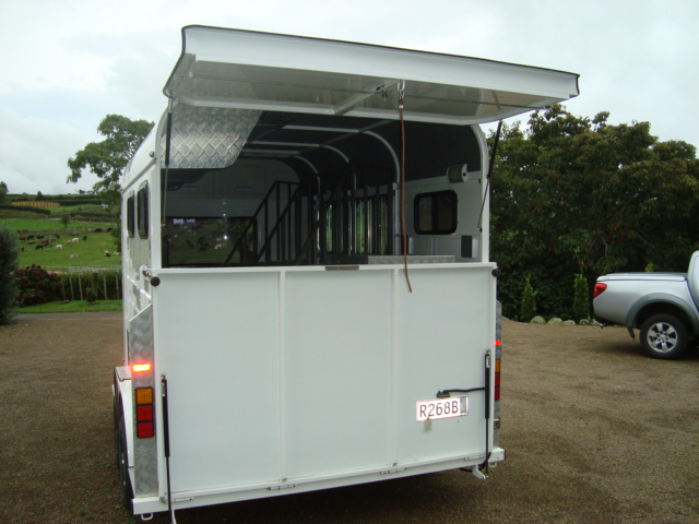 Deluxe Type 2 Horses Angle Load Horse Trialer