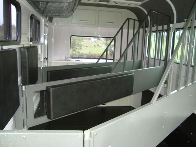 Deluxe Type 2 Horses Angle Load Horse Trialer