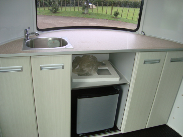 Deluxe Type 2 Horses Angle Load Horse Trialer