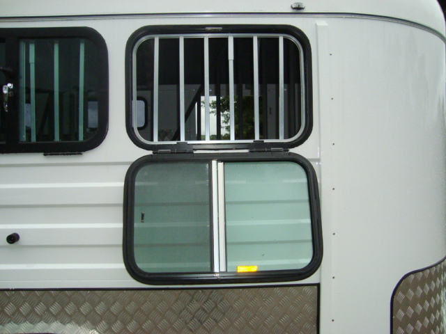 Lengthened Angle Load Horse Float For 2 Horses