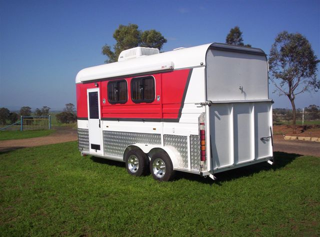 Lengthened Angle Load Horse Float For 2 Horses
