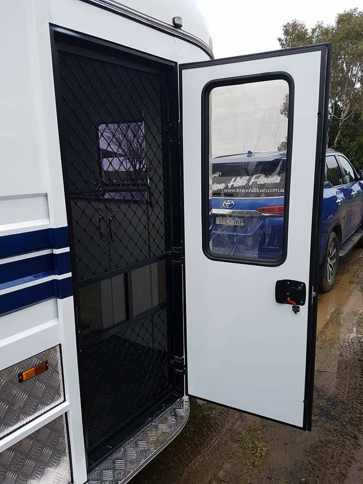 standard type 2 horses angle load horse trailer
