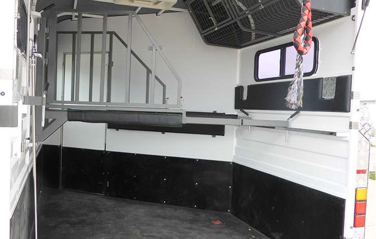 Lengthened Angle Load Horse Float For 2 Horses