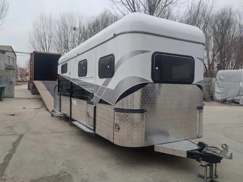 customized square front horse float 