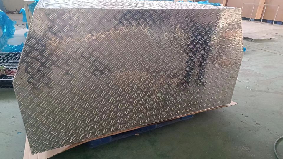 ute canopy with dog box