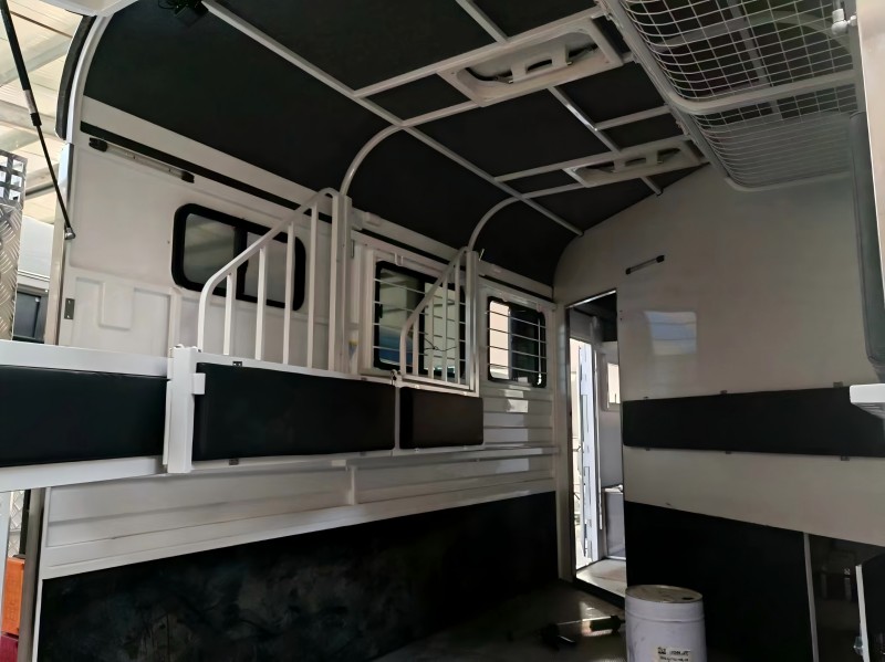 customized square front horse float 