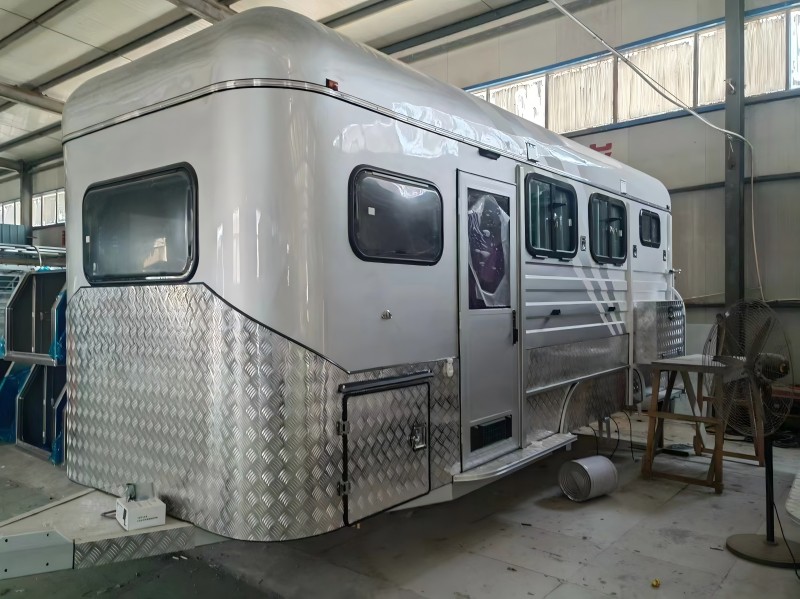 customized square front horse float 