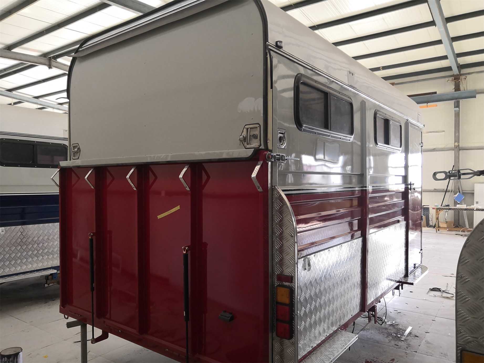 Standard type 3 horses angle load horse trailer