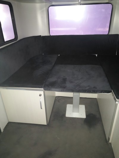 customized square front horse float 