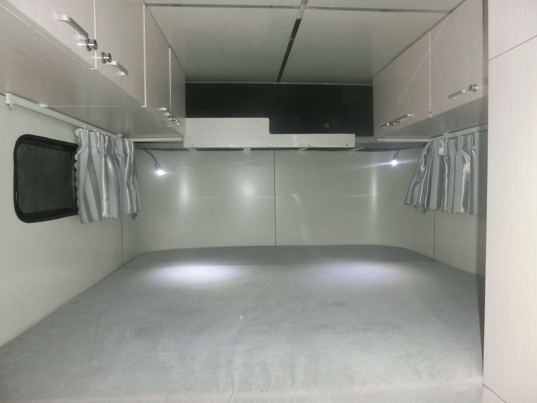 custom made square front horse trailer