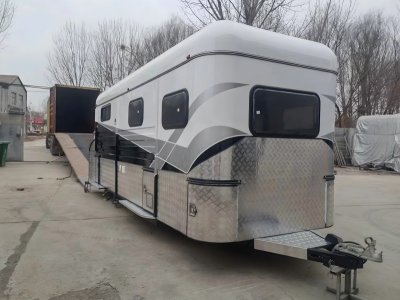 customized square front horse float 