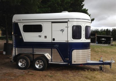 deluxe type 2 horses straight load horse trailer