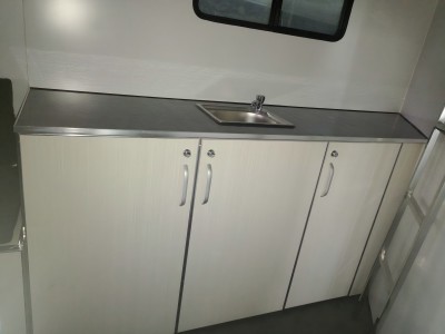 customized square front horse float 